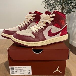 Women’s Air Jordan 1 Mid SE